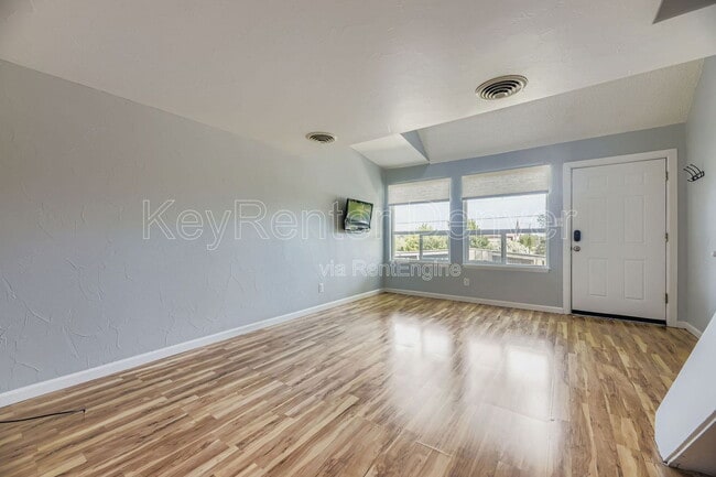 Building Photo - 341 S Estes St