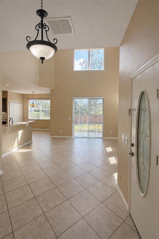 Foto del edificio - 1136 Crestwood Commons Ave