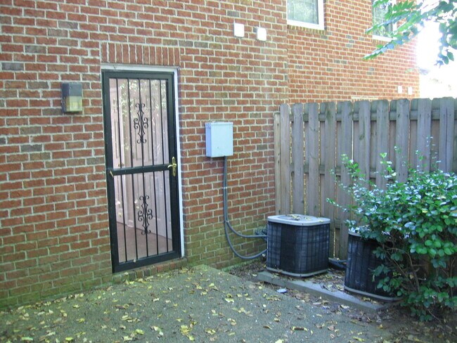 PRIATE PATIO OFF THE KITCHEN - 226 Fairmont Ct