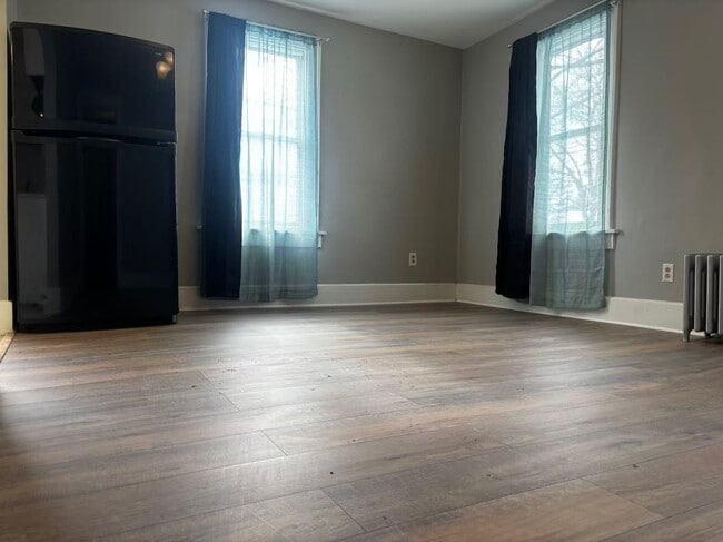 Building Photo - 214 S Glenwood Ave