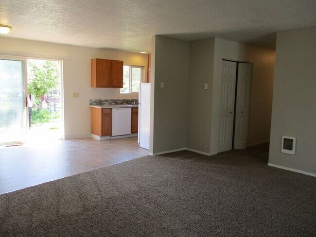 Building Photo - 5007 Ocean Beach Hwy unit B- Longview, WA