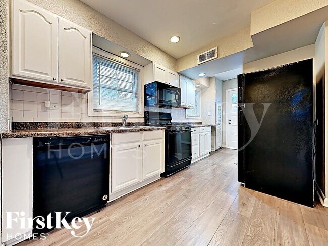 Foto del edificio - 18609 Palmer Ave