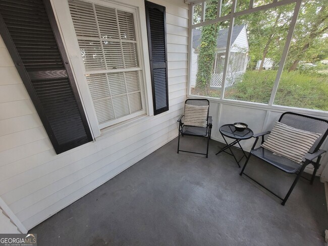 Foto del edificio - 990 Sycamore Dr