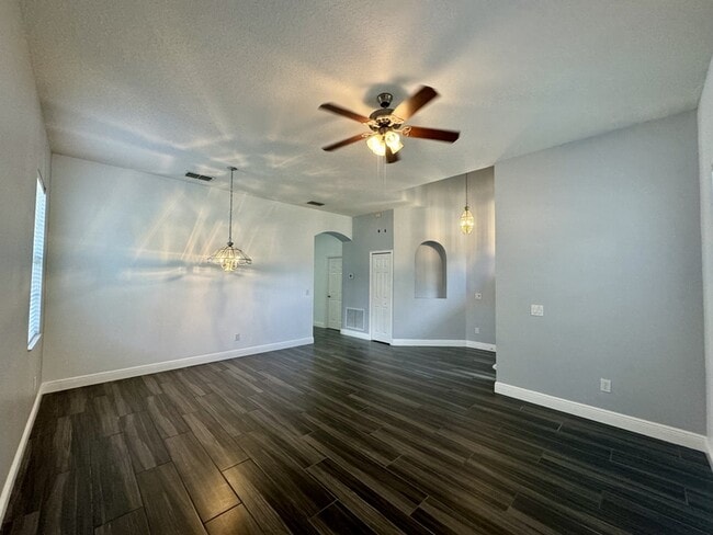 Building Photo - 11056 Dawnview Ln