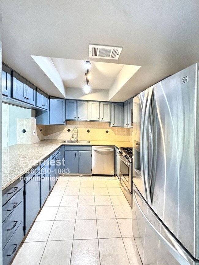 Building Photo - 2206 Shadowdale Dr