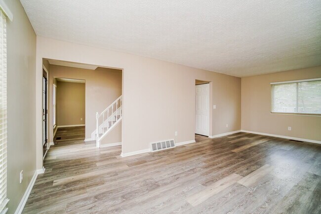 Foto del edificio - 1206 Crater Lake Ln