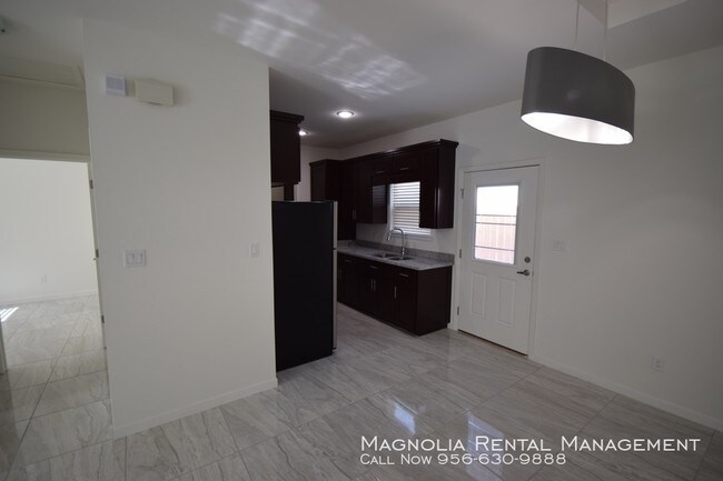 Building Photo - Medical Ridge Apartments