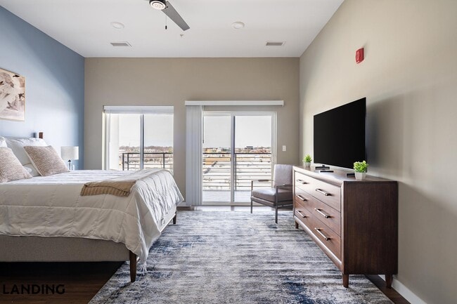 Building Photo - 1364 E Battlefield Rd