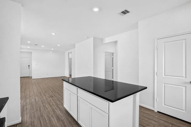 Foto del edificio - 18027 Lasso Mls Dr