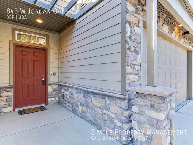 Building Photo - Amazing 3-BD at River Oaks!