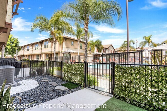 Building Photo - 3 br, 2.5 bath House - 1545 Crown Lane #3