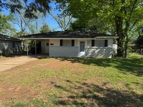 Building Photo - 1711 San Saba St