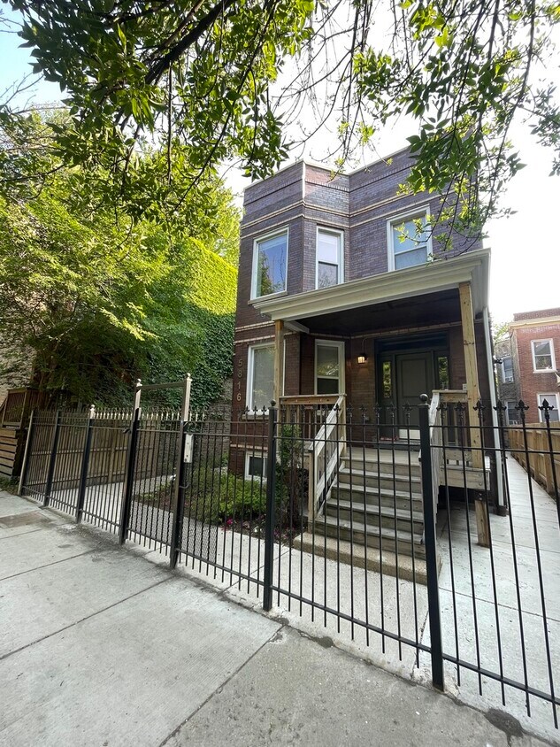 Foto principal - 5816 N Ridge Ave
