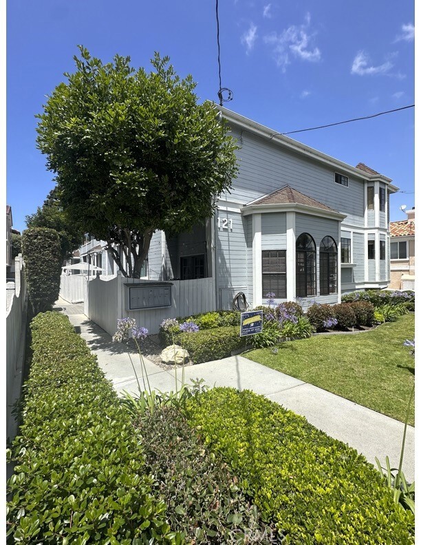 Building Photo - 121 S Juanita Ave