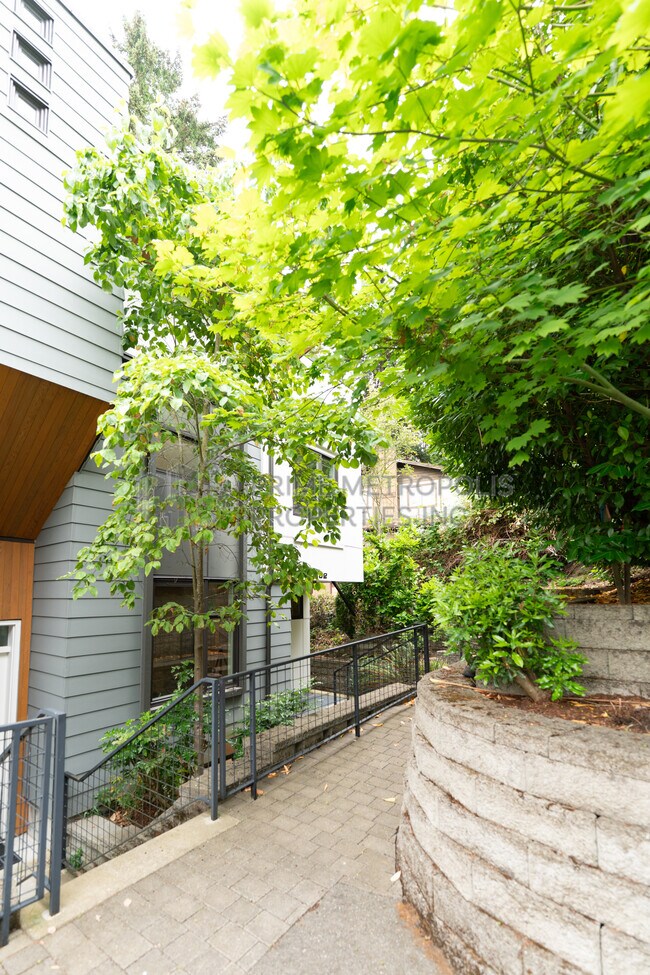 Foto del edificio - 182 107th Ct SE