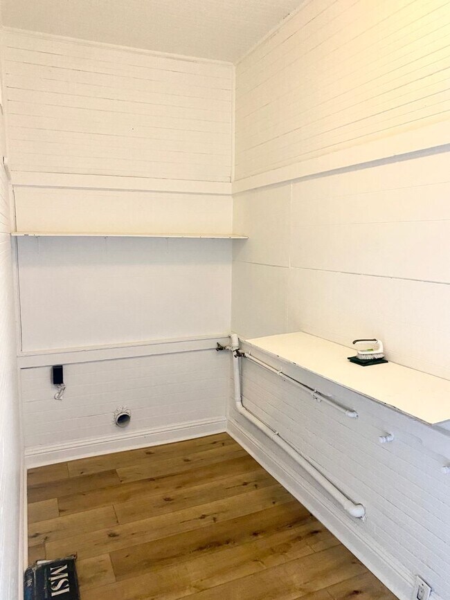 Foto del edificio - Charming 3/1 with Huge Backyard