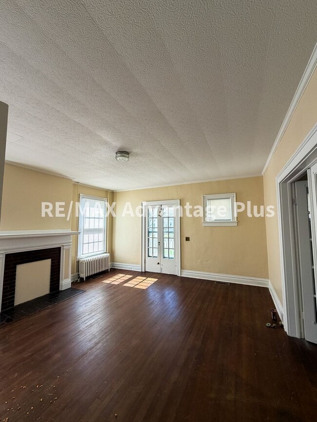 Building Photo - 106 Grove St