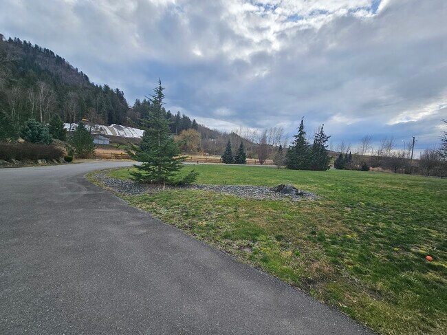 Building Photo - 6230 Bradner Ln