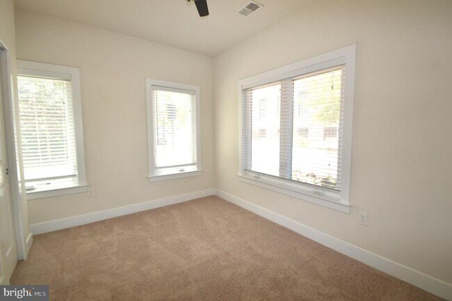 Foto del edificio - 408 Stabler Ln