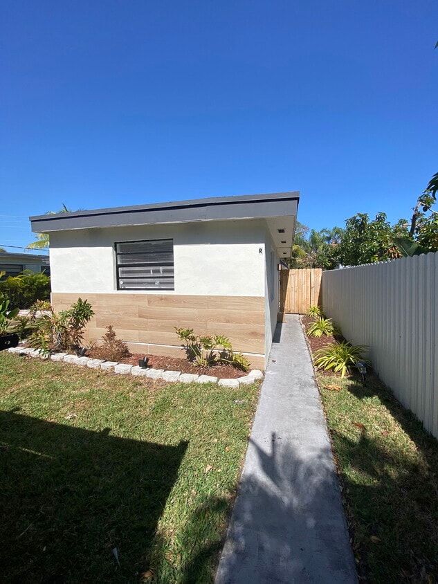 Photo - 621 Glenn Parkway, Hollywood, FL 33021 - 2 BR 2 BA multi-family home