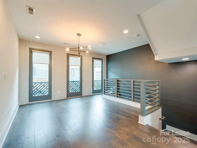 Building Photo - 225 Domain Way