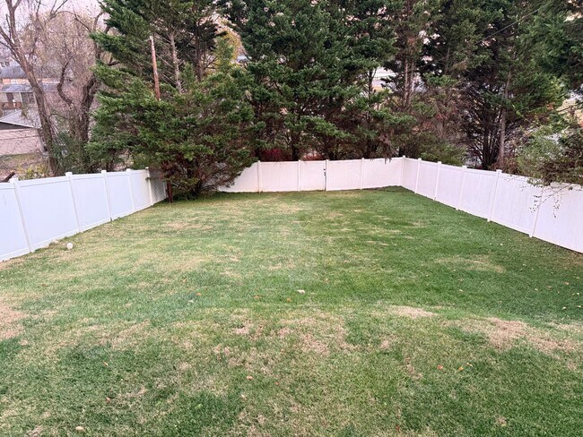 Foto del edificio - 146 E Park Dr