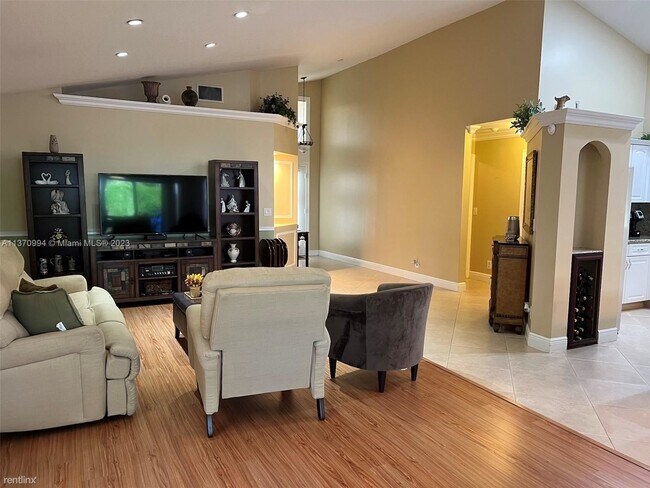 Building Photo - 3 br, 2 bath House - 693 Bedford Ave