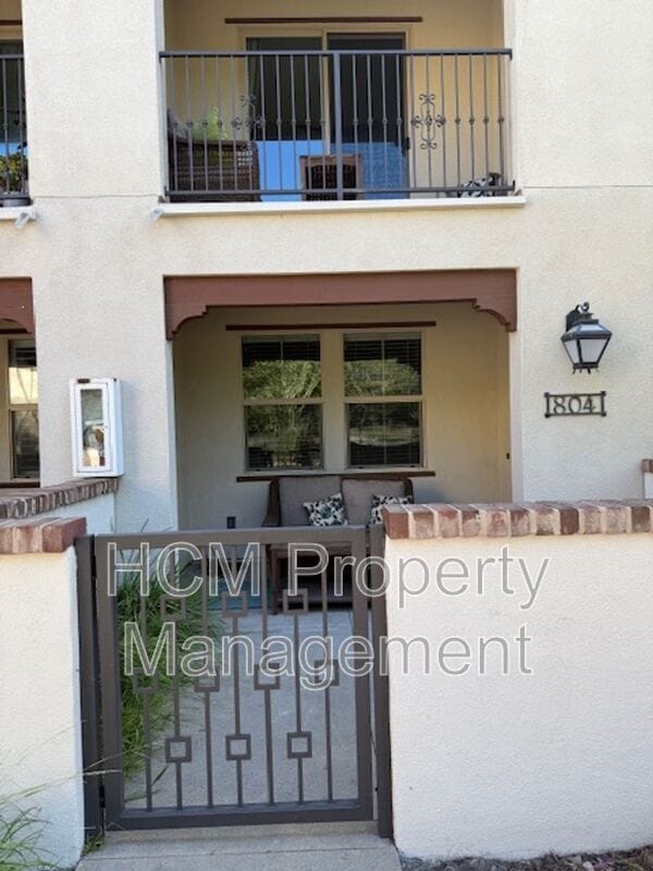 Building Photo - 804 El Paseo