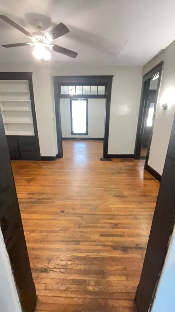 Foto del edificio - Giant Jackson Row House Available