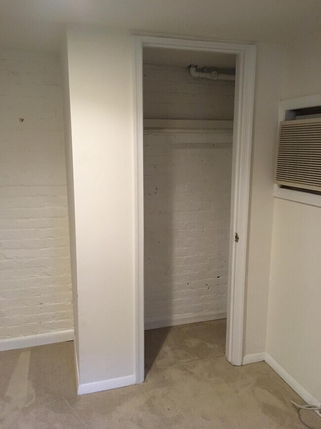 Foto del edificio - 2412 Observatory Pl NW