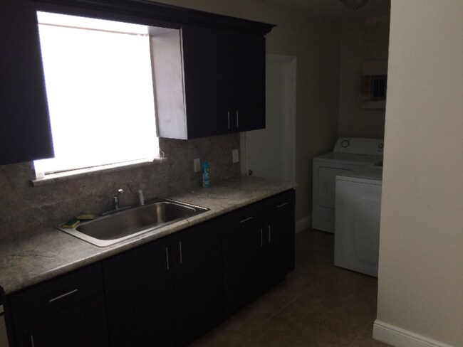 Foto del edificio - 20420 NW 25th Ct
