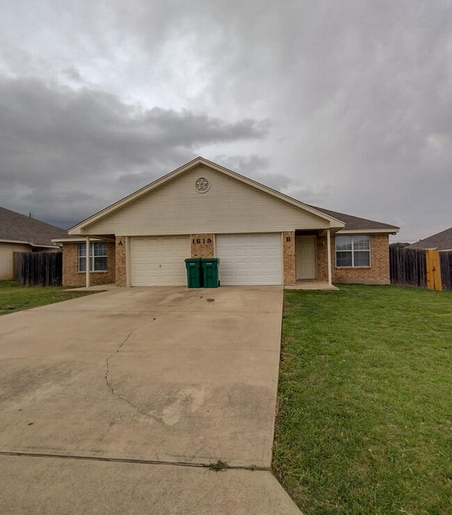 Building Photo - 1619 Pima Trail