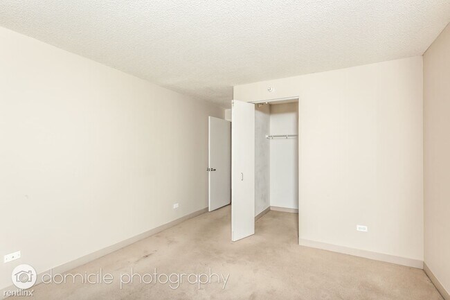 Building Photo - 1 br, 1 bath Condo - 2 E Erie, Unit 3512,