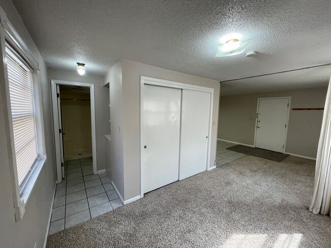 Building Photo - Great Location! Leasing for 2025-2026 scho...