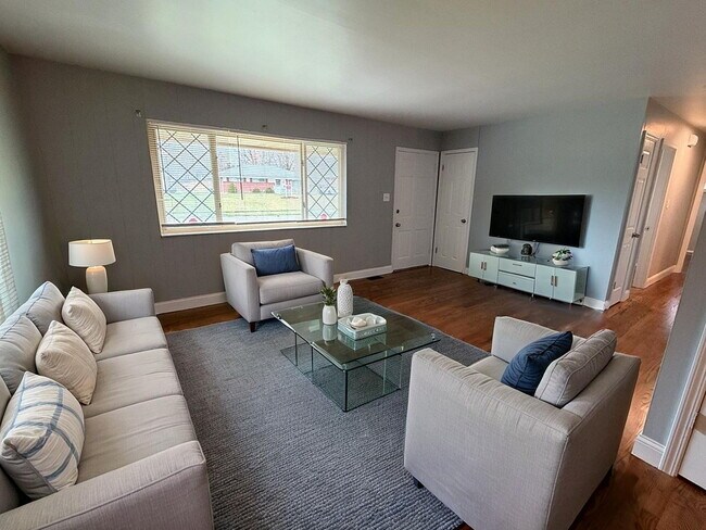 Building Photo - 8862 Zodiac Dr