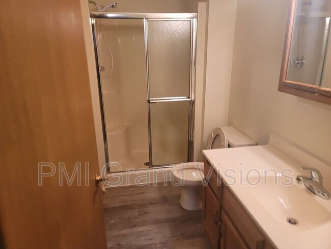 Foto del edificio - 1950 Douglas St