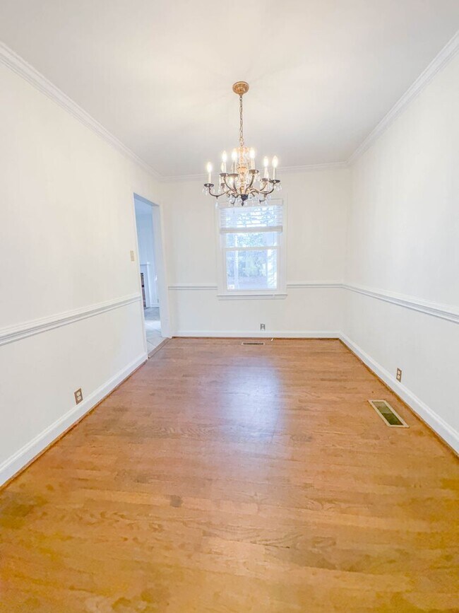 Foto del edificio - 3 Bedroom 2 Bathroom with Detached Garage