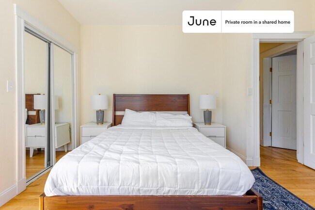 Building Photo - Private bedroom in 4 bed/1 bath Home