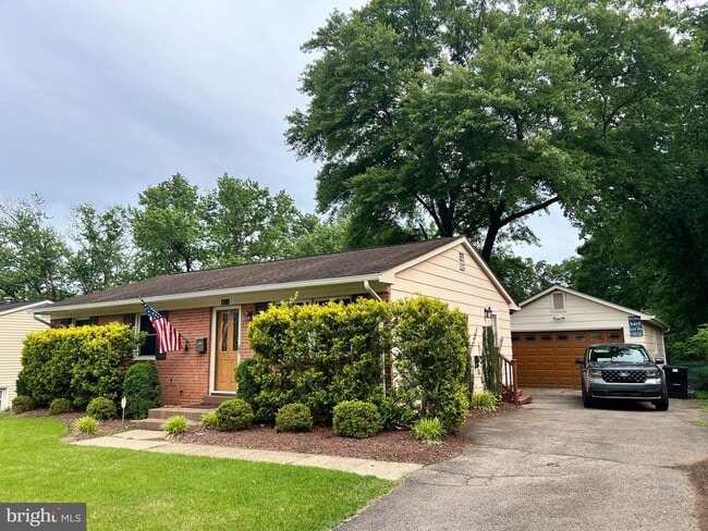 Building Photo - 4511 Eastlawn Ave