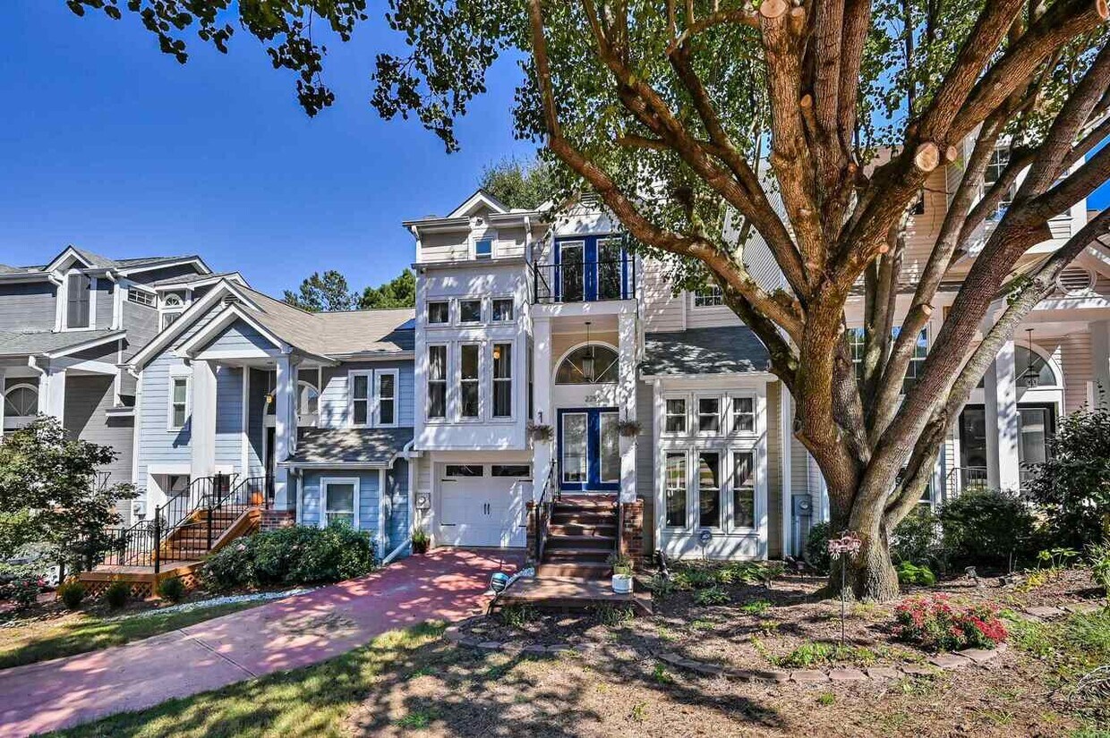Primary Photo - 2252 Goodwood Blvd