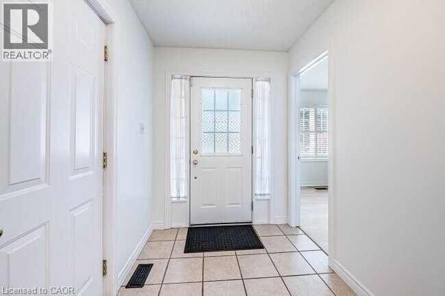 Photo du bâtiment - 678 Salzburg Dr