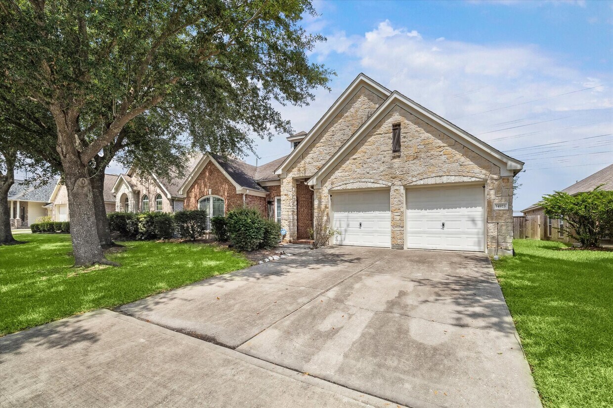 Foto principal - 14923 Barton Grove Ln