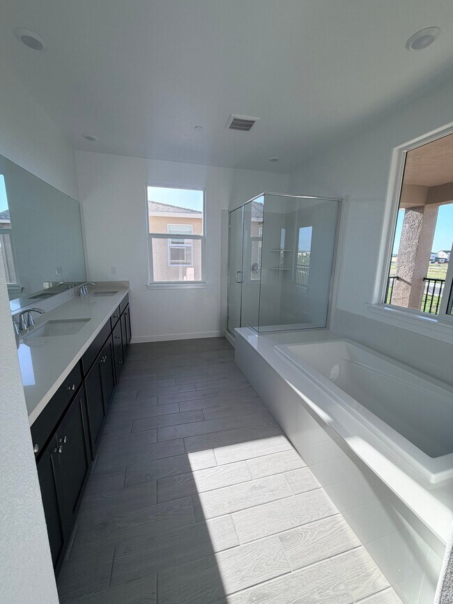 Building Photo - 5318 Lake Mary Dr