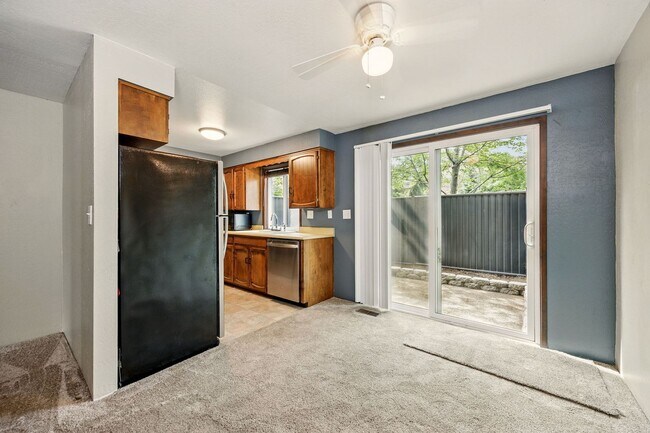 Foto del edificio - Renovated two bedroom townhouse near downt...