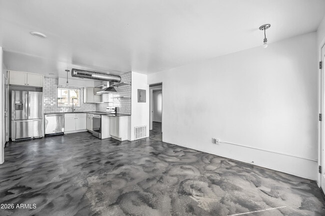 Building Photo - 3601 N 15th Ave