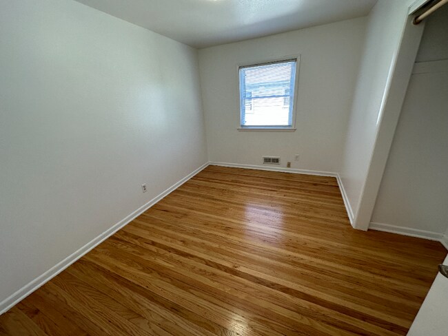 Foto del edificio - 5862-5864 N 63rd St