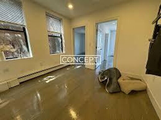 Foto del edificio - No Brokers Fee, No Security Deposit, Heat,...