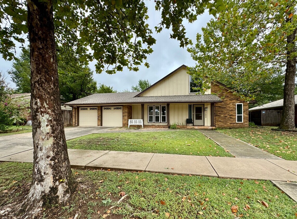 Foto principal - 3604 Jim Robison Dr