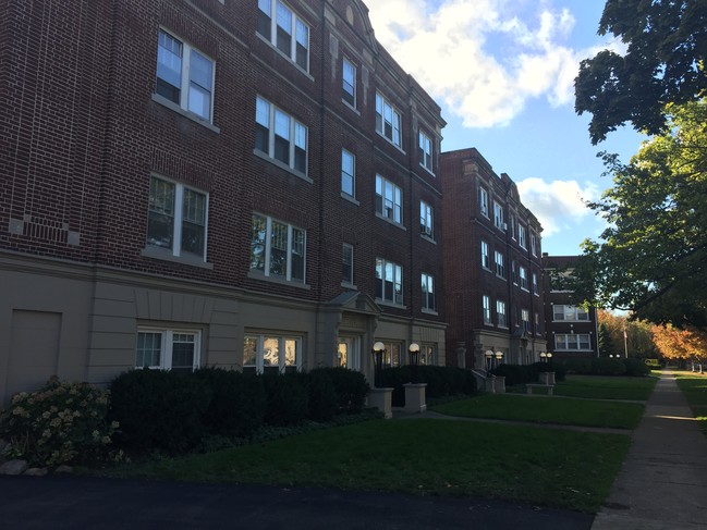 In the heart of Lakewood's Gold Coast - 11851 Lake Ave