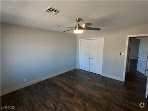 Building Photo - 604 Bonita Ave